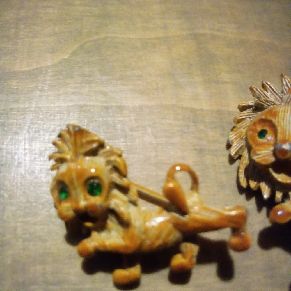 Vintage Gerry Lion Pins Brooches